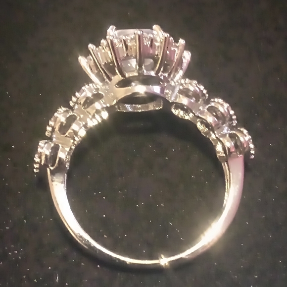 Women's Size 6 Sterling Silver Cz Stone ring - Picture 8 of 8
